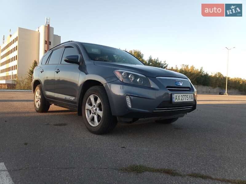 Внедорожник / Кроссовер Toyota RAV4 EV 2013 в Харькове фото 8 Внедорожник / Кроссовер Toyota RAV4 EV 2013 в Харькове