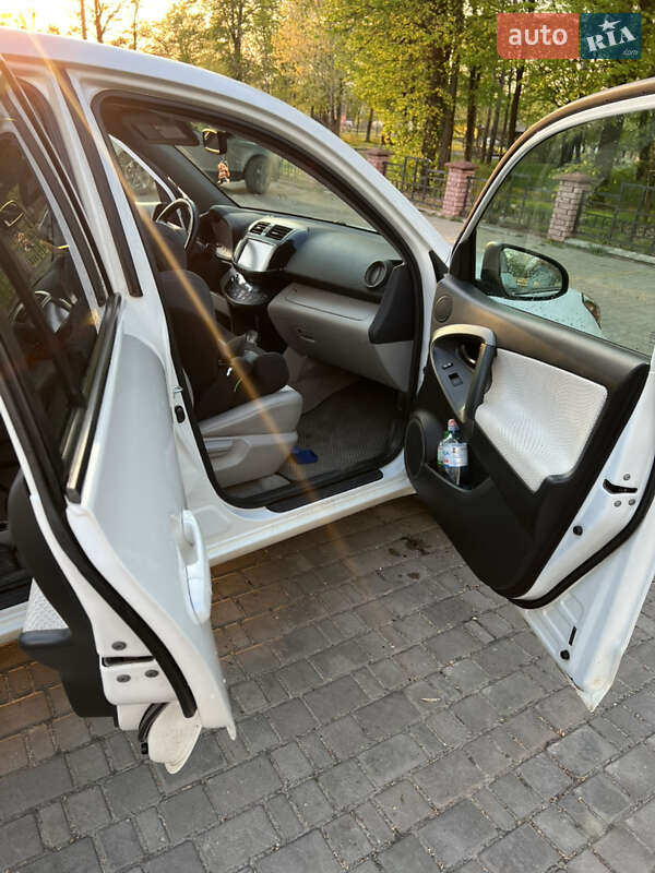 Позашляховик / Кросовер Toyota RAV4 EV 2014 в Володимирці фото 4 Позашляховик / Кросовер Toyota RAV4 EV 2014 в Володимирці
