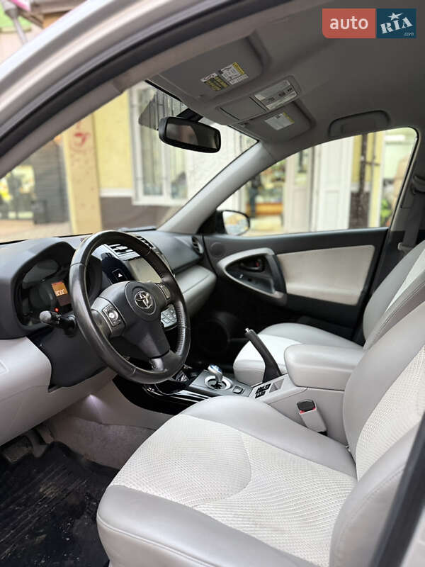 Внедорожник / Кроссовер Toyota RAV4 EV 2013 в Могилев-Подольске