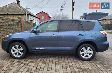 Внедорожник / Кроссовер Toyota RAV4 EV 2014 в Черкассах