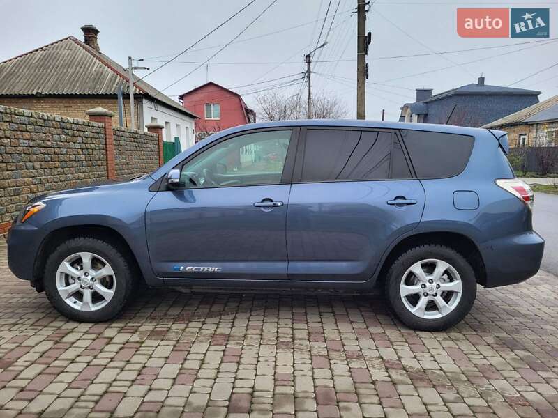 Toyota RAV4 EV 2014