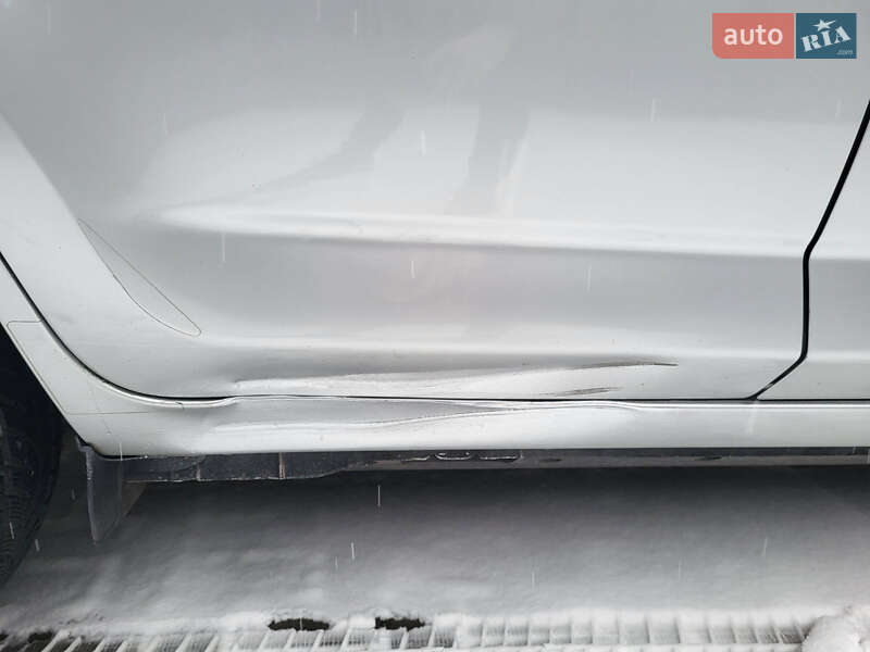 Позашляховик / Кросовер Toyota RAV4 EV 2014 в Черкасах фото 19 Позашляховик / Кросовер Toyota RAV4 EV 2014 в Черкасах