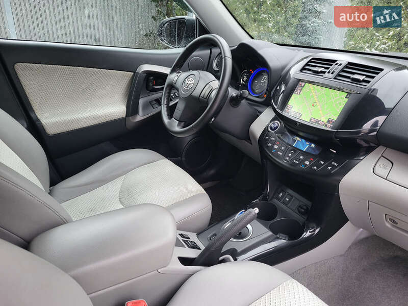 Позашляховик / Кросовер Toyota RAV4 EV 2014 в Черкасах фото 40 Позашляховик / Кросовер Toyota RAV4 EV 2014 в Черкасах