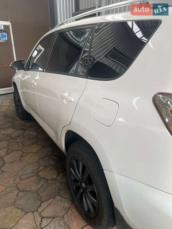 Внедорожник / Кроссовер Toyota RAV4 EV 2013 в Белой Церкви