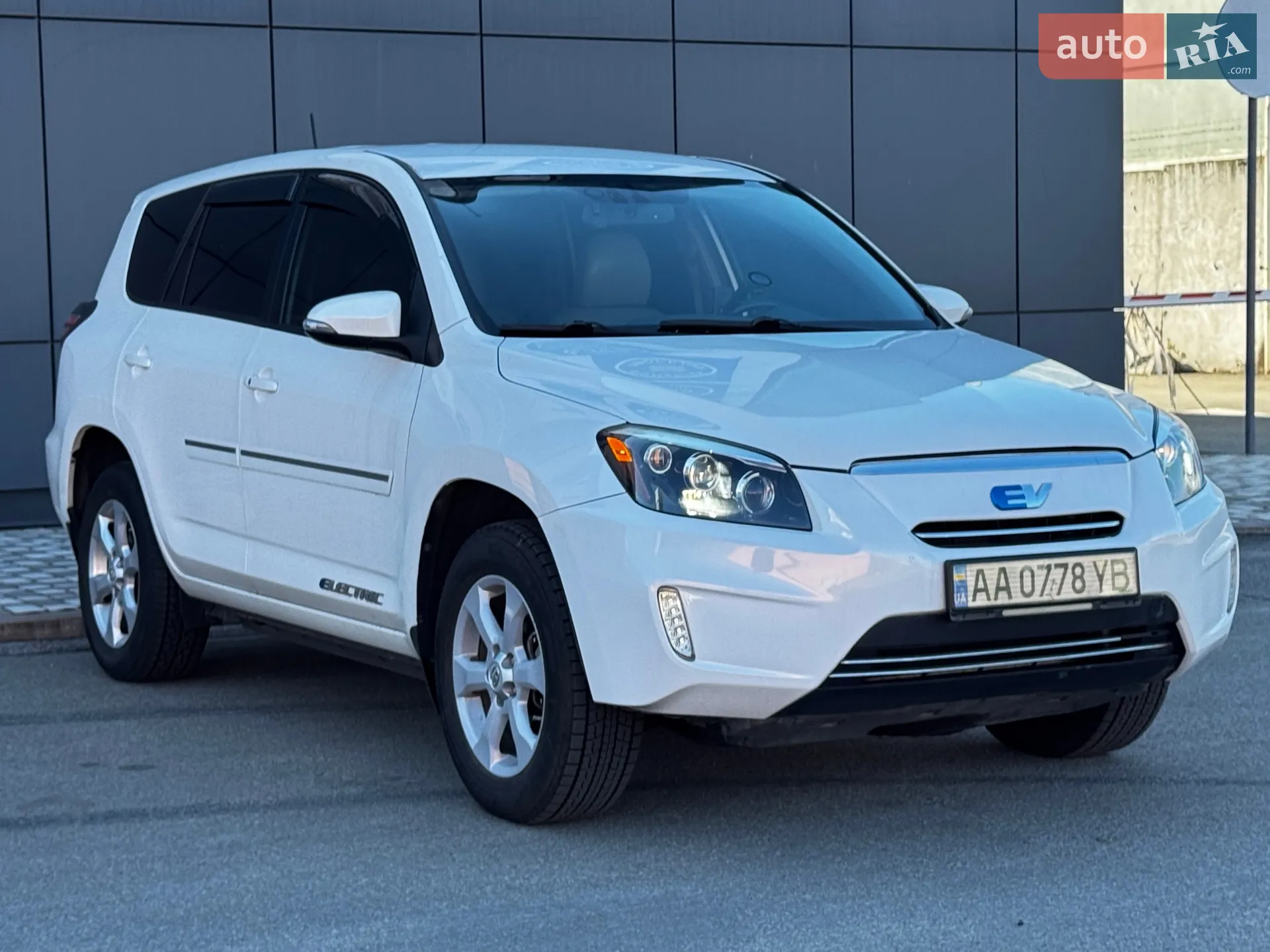 2014 Toyota RAV 4 - мініатюра 2