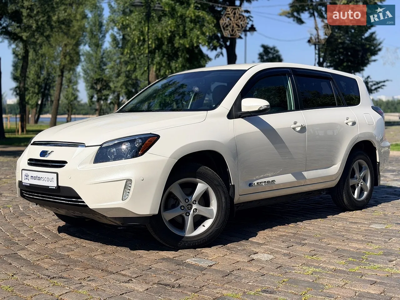 2014 Toyota RAV 4 - мініатюра 17