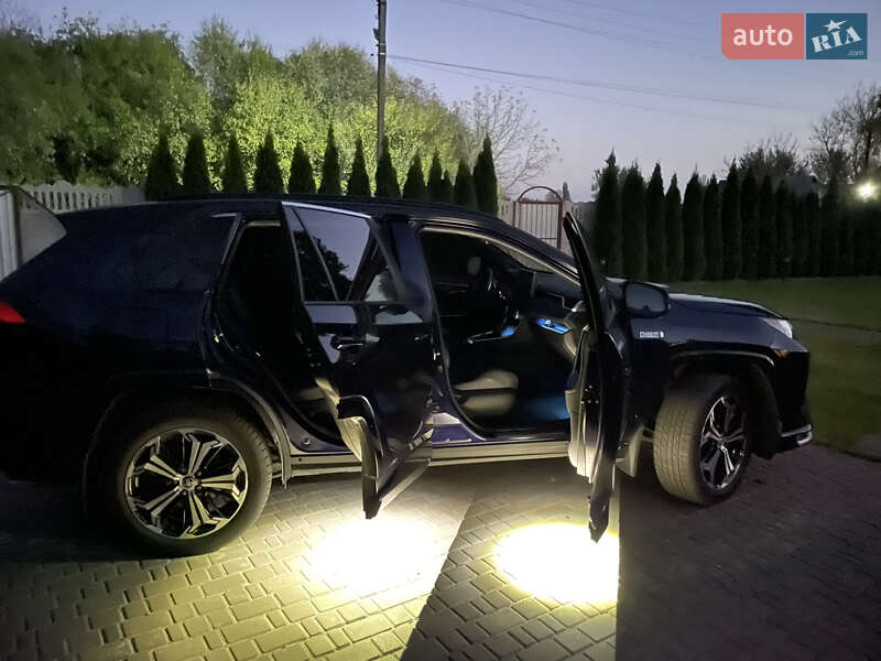 Внедорожник / Кроссовер Toyota RAV4 PHEV 2022 в Киеве