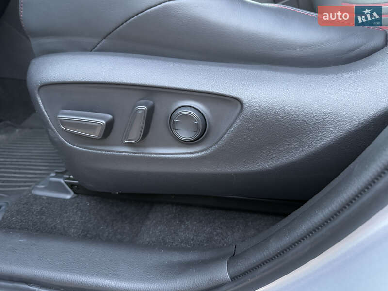 Внедорожник / Кроссовер Toyota RAV4 PHEV 2020 в Ровно