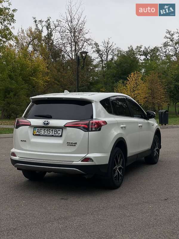 Позашляховик / Кросовер Toyota RAV4 PHEV 2016 в Києві фото 7 Позашляховик / Кросовер Toyota RAV4 PHEV 2016 в Києві
