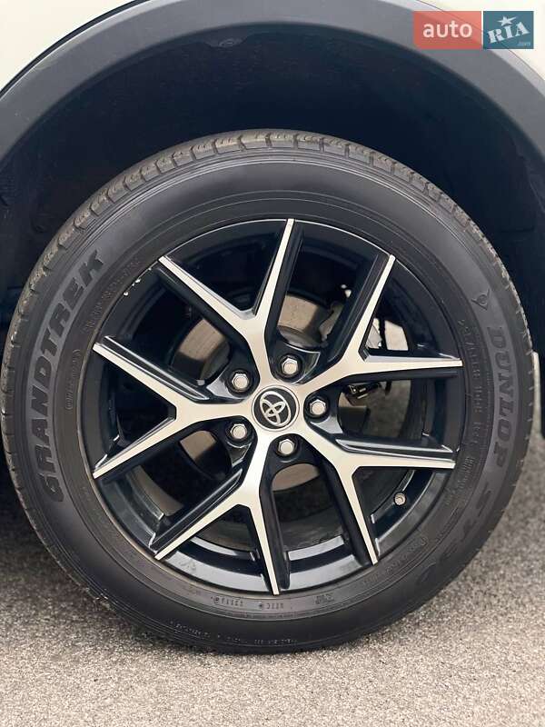 Позашляховик / Кросовер Toyota RAV4 PHEV 2016 в Києві фото 16 Позашляховик / Кросовер Toyota RAV4 PHEV 2016 в Києві