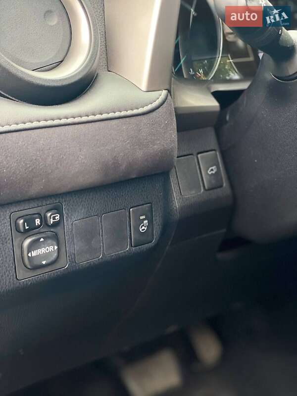 Позашляховик / Кросовер Toyota RAV4 PHEV 2016 в Києві фото 22 Позашляховик / Кросовер Toyota RAV4 PHEV 2016 в Києві