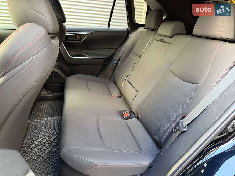Позашляховик / Кросовер Toyota RAV4 PHEV 2021 в Києві