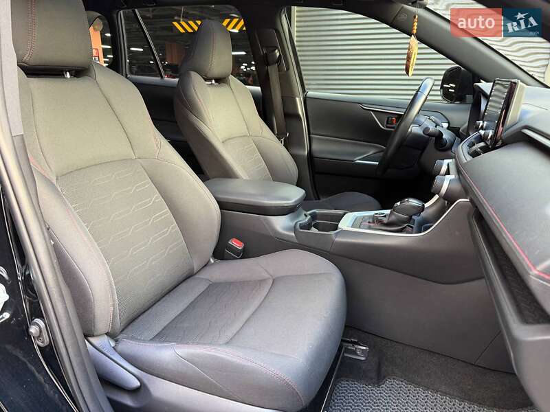 Позашляховик / Кросовер Toyota RAV4 PHEV 2021 в Києві