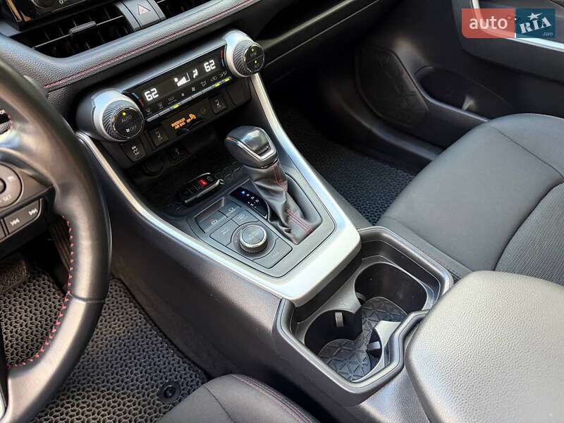 Позашляховик / Кросовер Toyota RAV4 PHEV 2021 в Києві