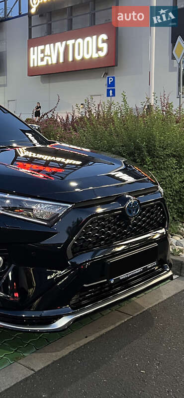 Позашляховик / Кросовер Toyota RAV4 PHEV 2021 в Кривому Розі