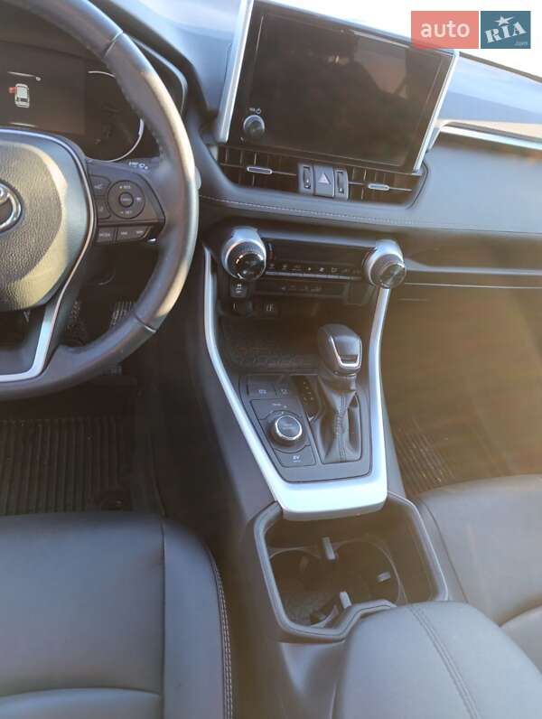 Внедорожник / Кроссовер Toyota RAV4 PHEV 2024 в Тернополе