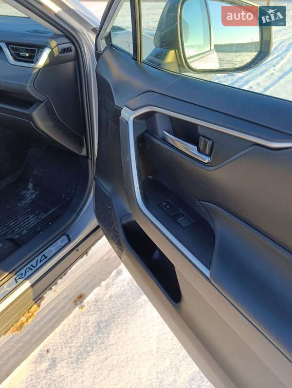 Внедорожник / Кроссовер Toyota RAV4 PHEV 2024 в Тернополе