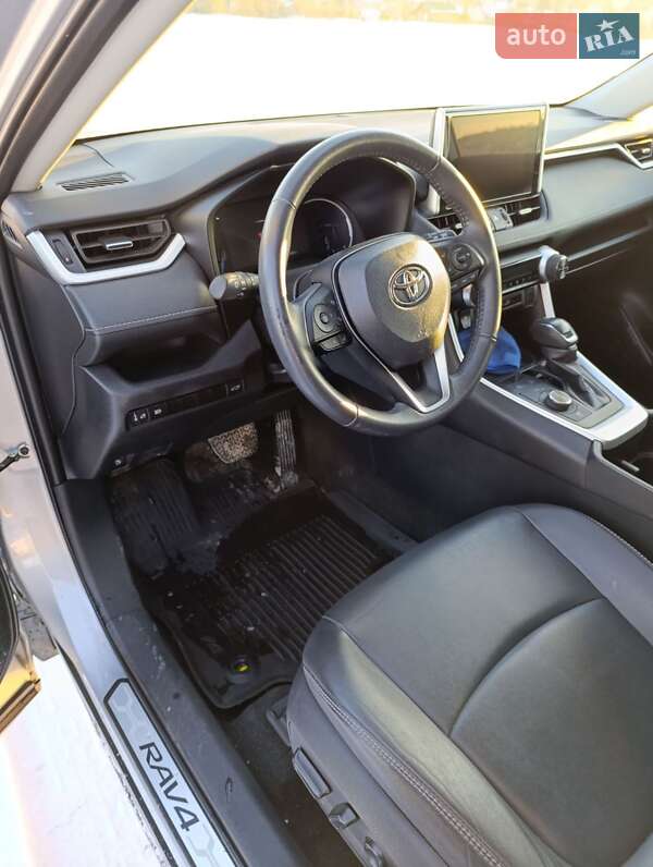 Внедорожник / Кроссовер Toyota RAV4 PHEV 2024 в Тернополе
