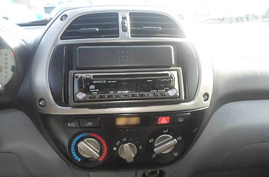 Позашляховик / Кросовер Toyota RAV4 2002 в Чернівцях