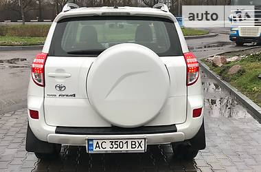 Внедорожник / Кроссовер Toyota RAV4 2012 в Ровно