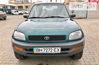 Позашляховик / Кросовер Toyota RAV4 1998 в Одесі
