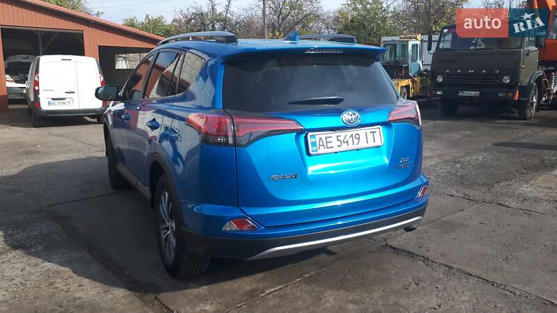 Позашляховик / Кросовер Toyota RAV4 2016 в Кривому Розі