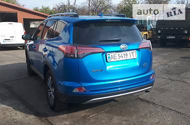 Внедорожник / Кроссовер Toyota RAV4 2016 в Кривом Роге