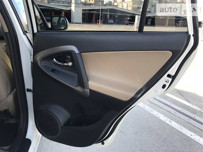 Внедорожник / Кроссовер Toyota RAV4 2013 в Киеве