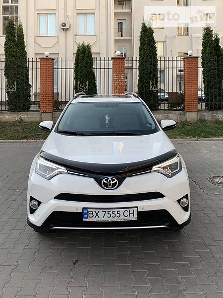 Внедорожник / Кроссовер Toyota RAV4 2016 в Хмельницком