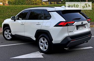 Внедорожник / Кроссовер Toyota RAV4 2019 в Тернополе