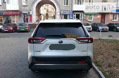 Внедорожник / Кроссовер Toyota RAV4 2019 в Тернополе