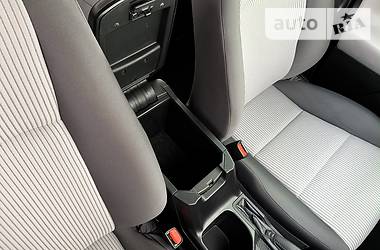 Позашляховик / Кросовер Toyota RAV4 2014 в 