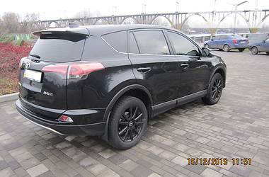 Позашляховик / Кросовер Toyota RAV4 2017 в 