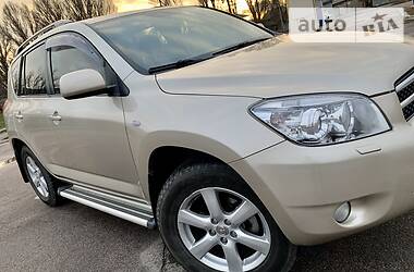 Позашляховик / Кросовер Toyota RAV4 2008 в 