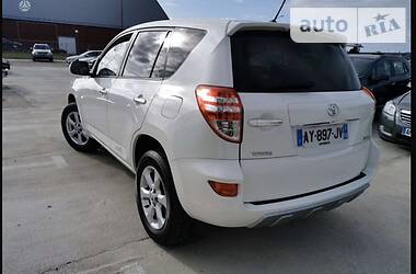 Внедорожник / Кроссовер Toyota RAV4 2011 в Черновцах