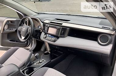 Позашляховик / Кросовер Toyota RAV4 2015 в 