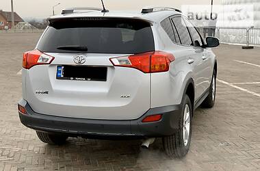 Позашляховик / Кросовер Toyota RAV4 2015 в 