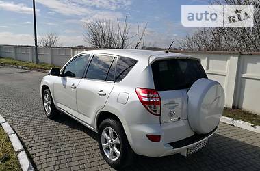 Позашляховик / Кросовер Toyota RAV4 2010 в 