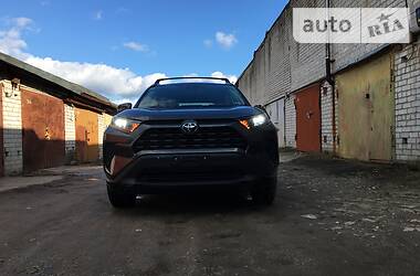 Позашляховик / Кросовер Toyota RAV4 2019 в Дніпрі