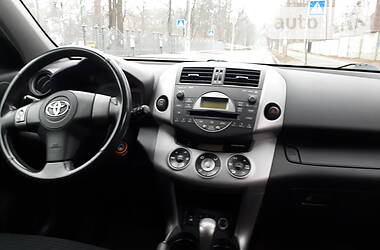 Позашляховик / Кросовер Toyota RAV4 2008 в 