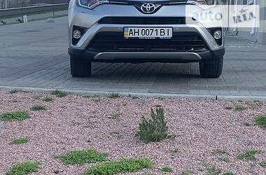 Позашляховик / Кросовер Toyota RAV4 2016 в 