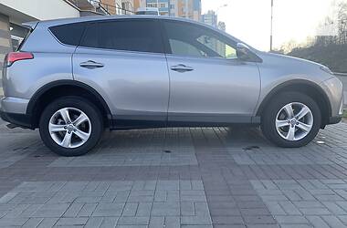 Позашляховик / Кросовер Toyota RAV4 2016 в 