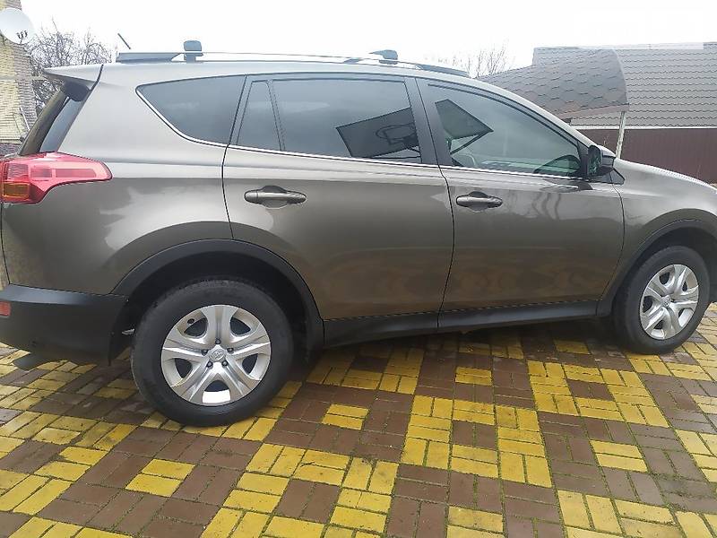 Позашляховик / Кросовер Toyota RAV4 2014 в Умані