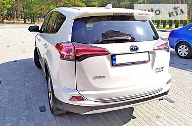 Позашляховик / Кросовер Toyota RAV4 2016 в 