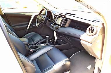 Позашляховик / Кросовер Toyota RAV4 2016 в 