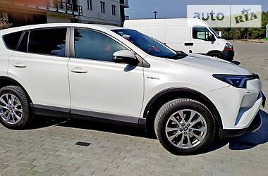 Позашляховик / Кросовер Toyota RAV4 2016 в 