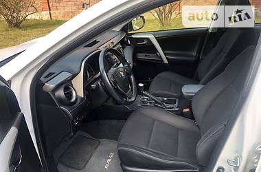 Позашляховик / Кросовер Toyota RAV4 2014 в 