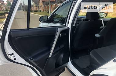 Позашляховик / Кросовер Toyota RAV4 2014 в 
