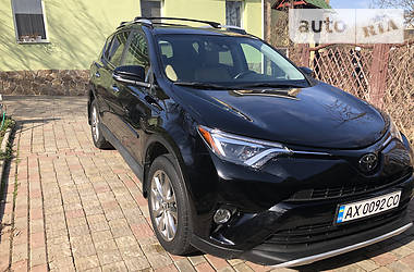 Позашляховик / Кросовер Toyota RAV4 2016 в 