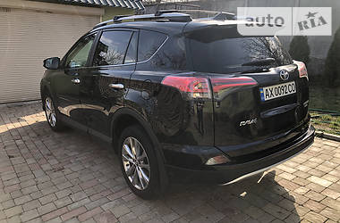 Позашляховик / Кросовер Toyota RAV4 2016 в 